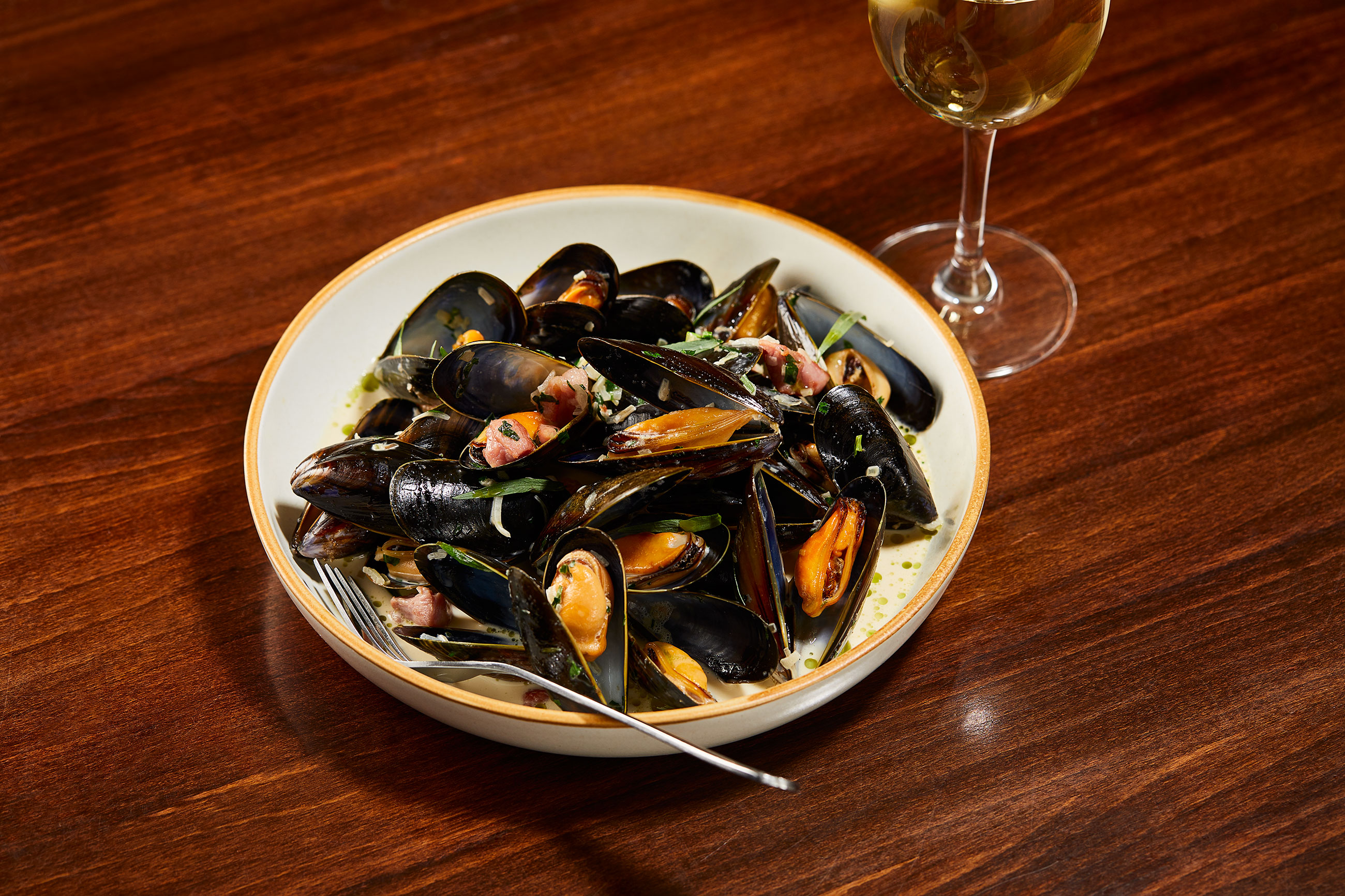 Linden Tree Pub, Mussels Bacon & Tarragon, Food and drink photographer Alastair Ferrier.
