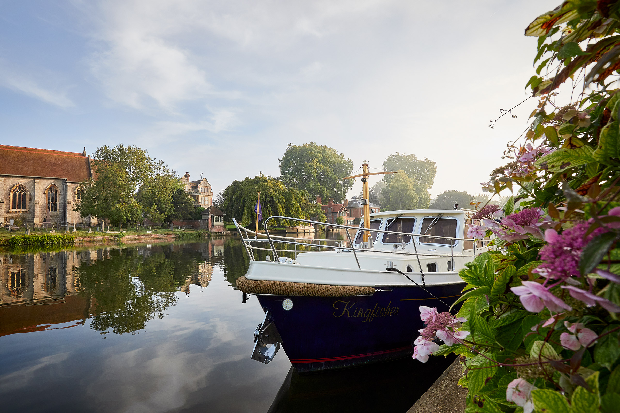 Summer Dawn on the Thames at Marlow, Compleat Angler, lifestyle and travel photographer.